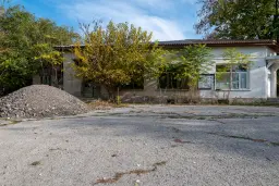 2 winkels 198 m² op slechts 10 minuten van het strand in Vichovo - Bulgarije