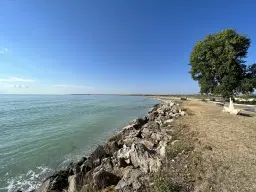 2 winkels 198 m² op slechts 10 minuten van het strand in Vichovo - Bulgarije