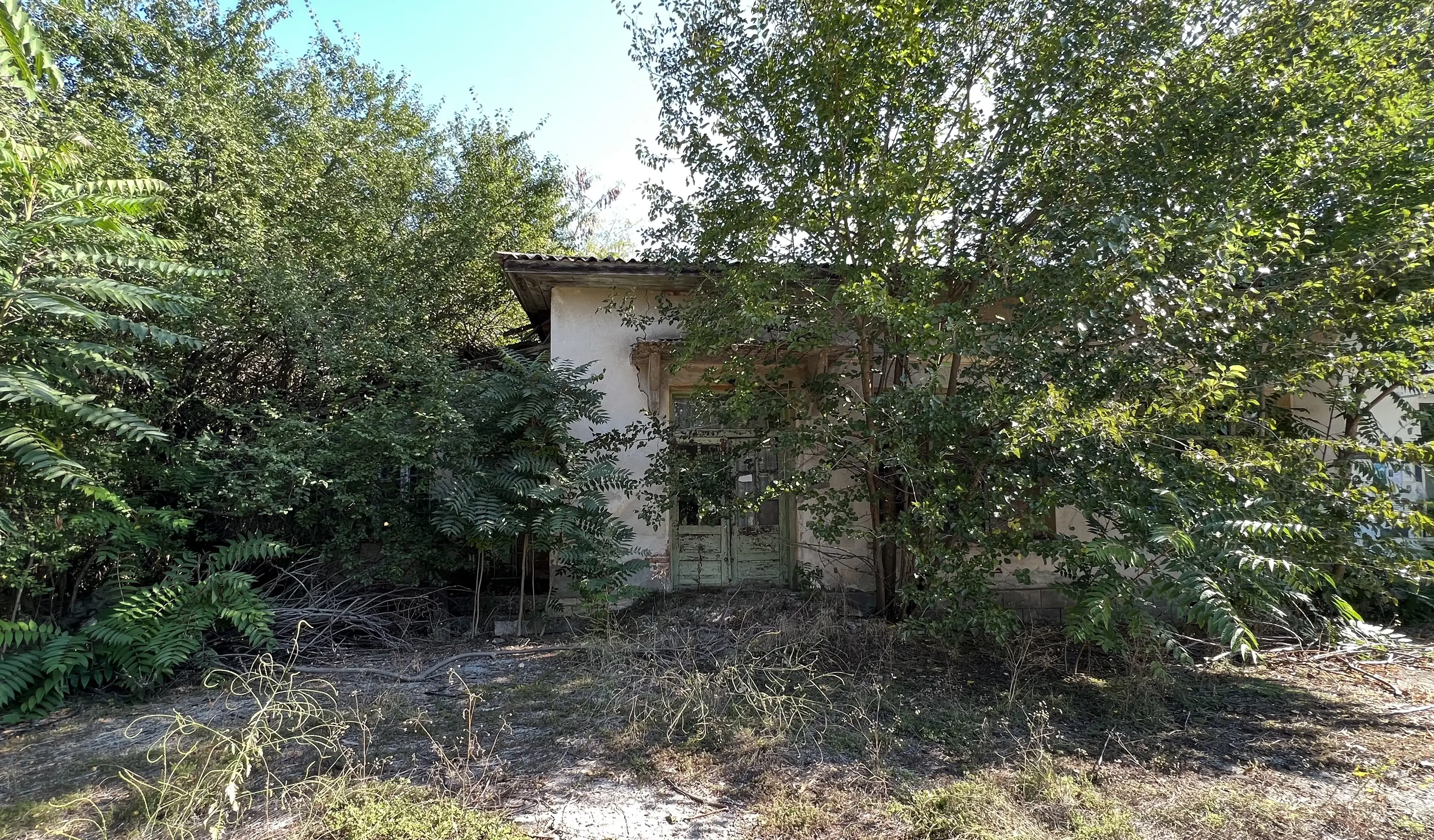 2 winkels 198 m² op slechts 10 minuten van het strand in Vichovo - Bulgarije