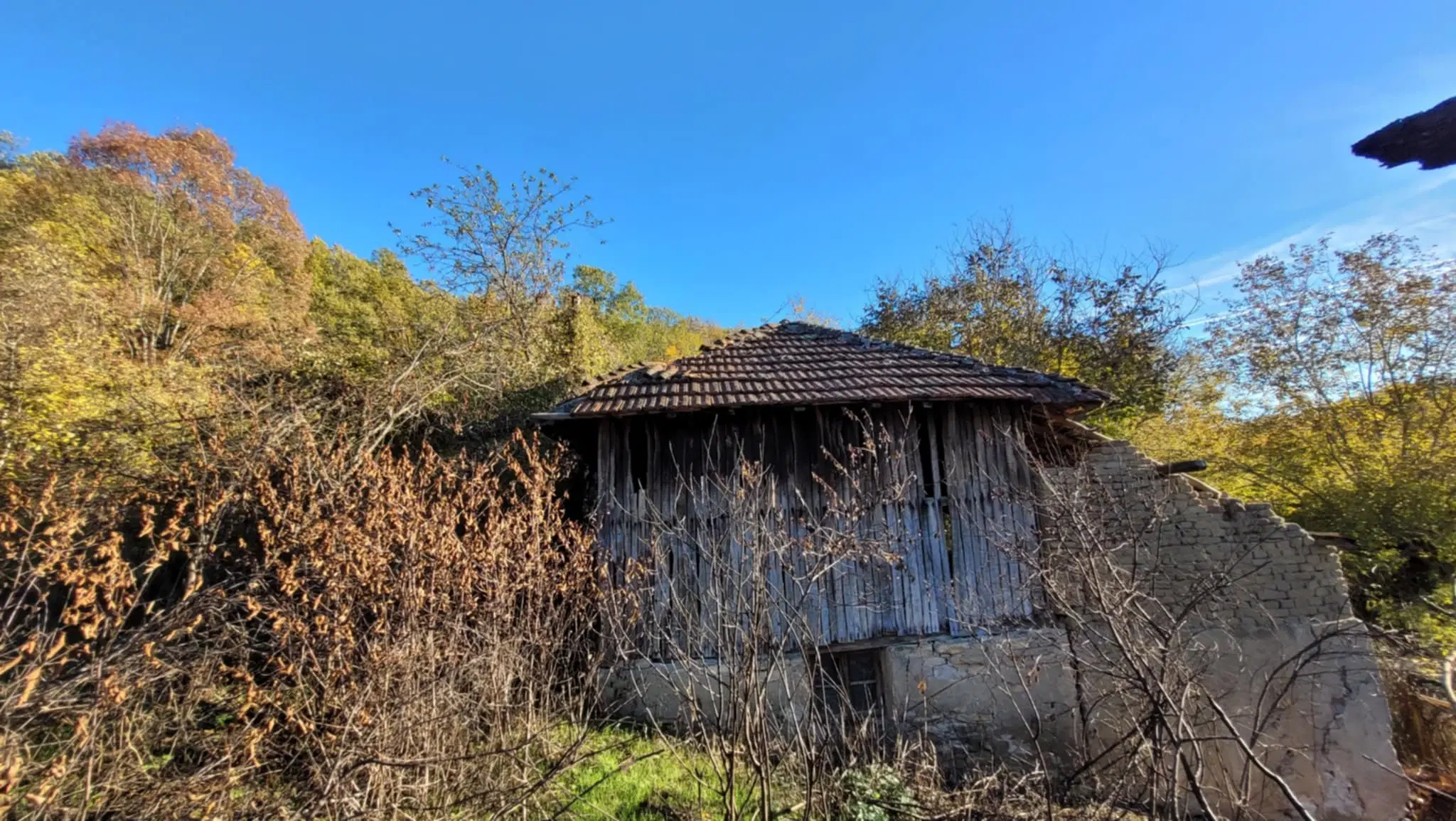 Huis met een perceel van 3.995 m² en extra gebouwen in Kosta Perchevo - Bulgarije