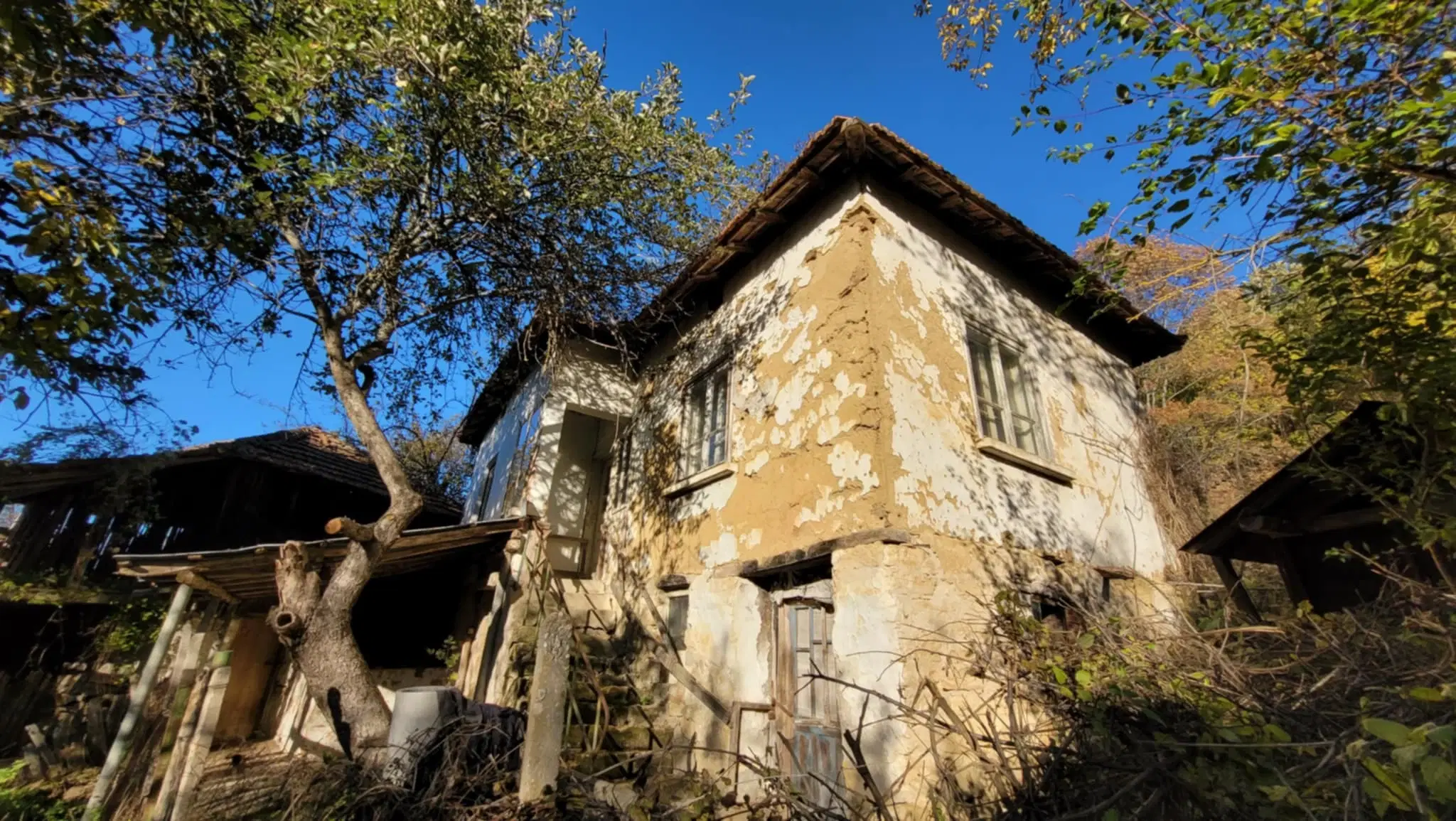 Huis met een perceel van 3.995 m² en extra gebouwen in Kosta Perchevo - Bulgarije