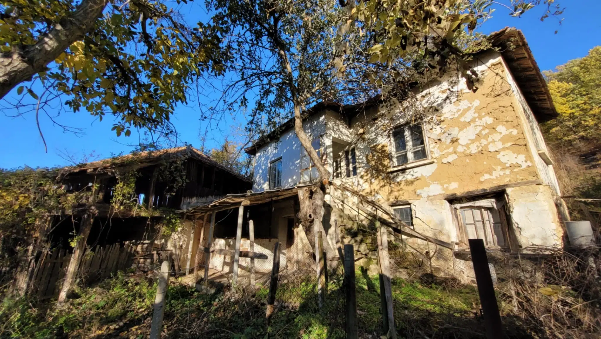 Huis met een perceel van 3.995 m² en extra gebouwen in Kosta Perchevo - Bulgarije