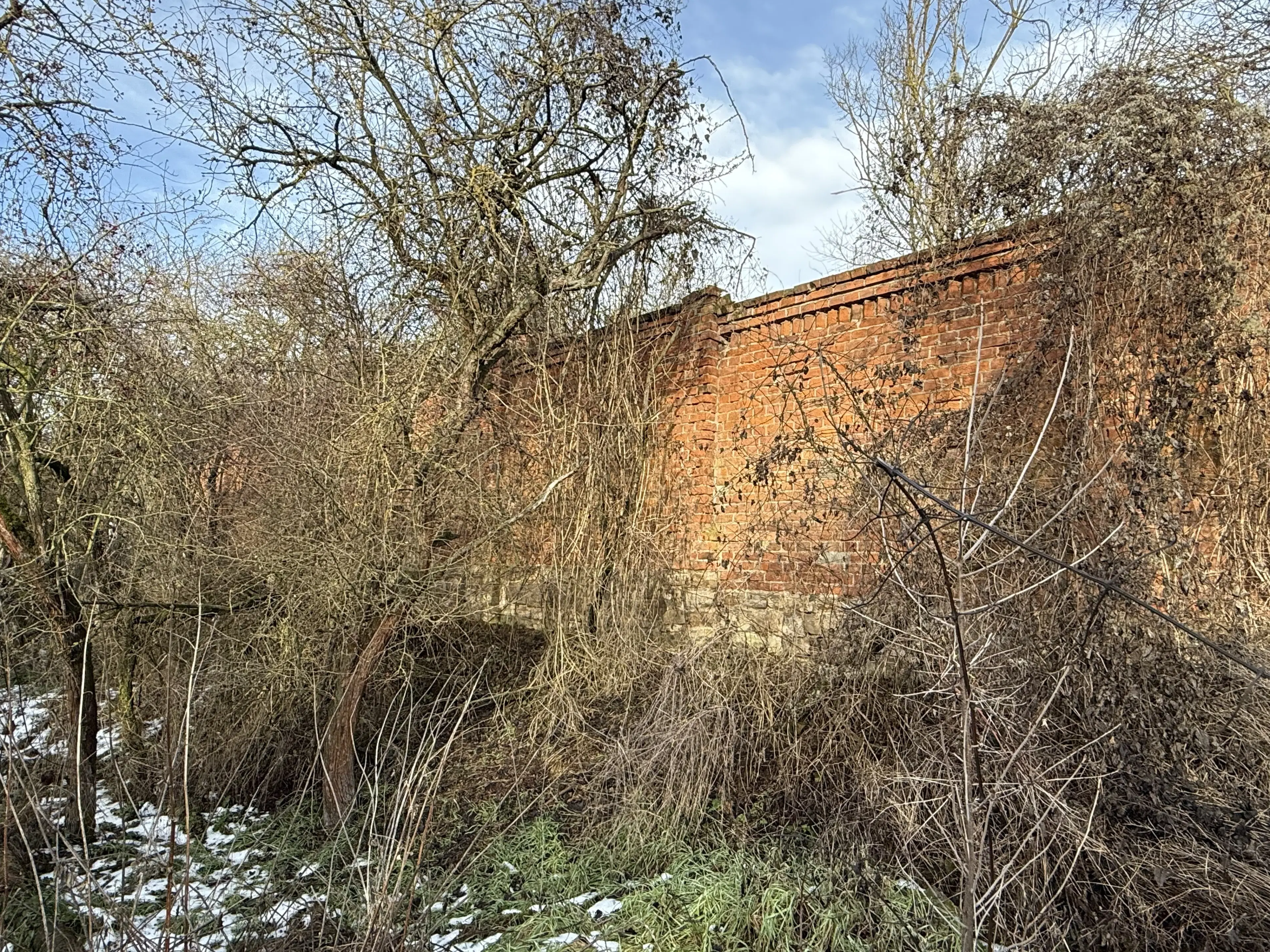 115 m² eigendomsperceel, gedeeltelijke bunker in Staßfurt - Duitsland