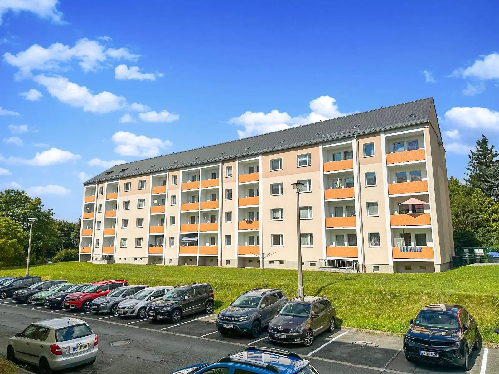 32 appartementen in Markneukirchen - Duitsland, bouwjaar 1988, 16 verhuurd (huursom € 89.750,=)