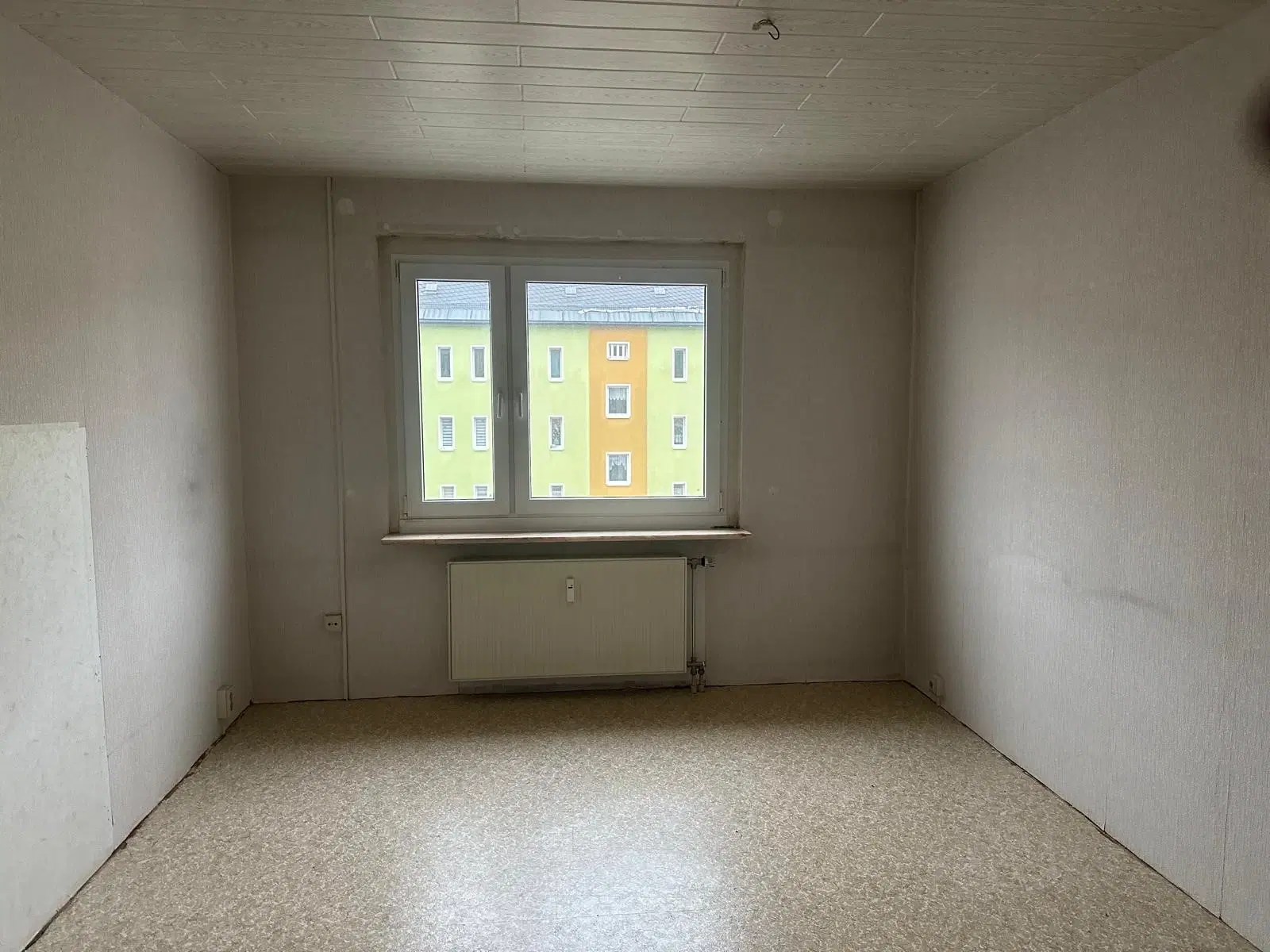 32 appartementen in Markneukirchen - Duitsland, bouwjaar 1988, 16 verhuurd (huursom € 89.750,=)