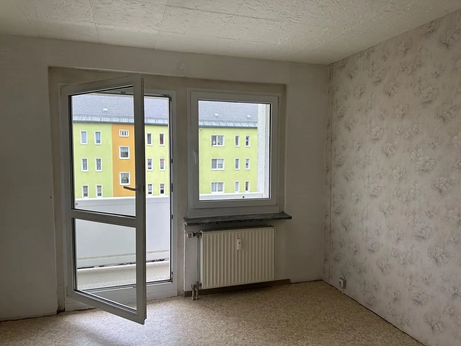 32 appartementen in Markneukirchen - Duitsland, bouwjaar 1988, 16 verhuurd (huursom € 89.750,=)