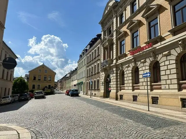 32 appartementen in Markneukirchen - Duitsland, bouwjaar 1988, 16 verhuurd (huursom € 89.750,=)