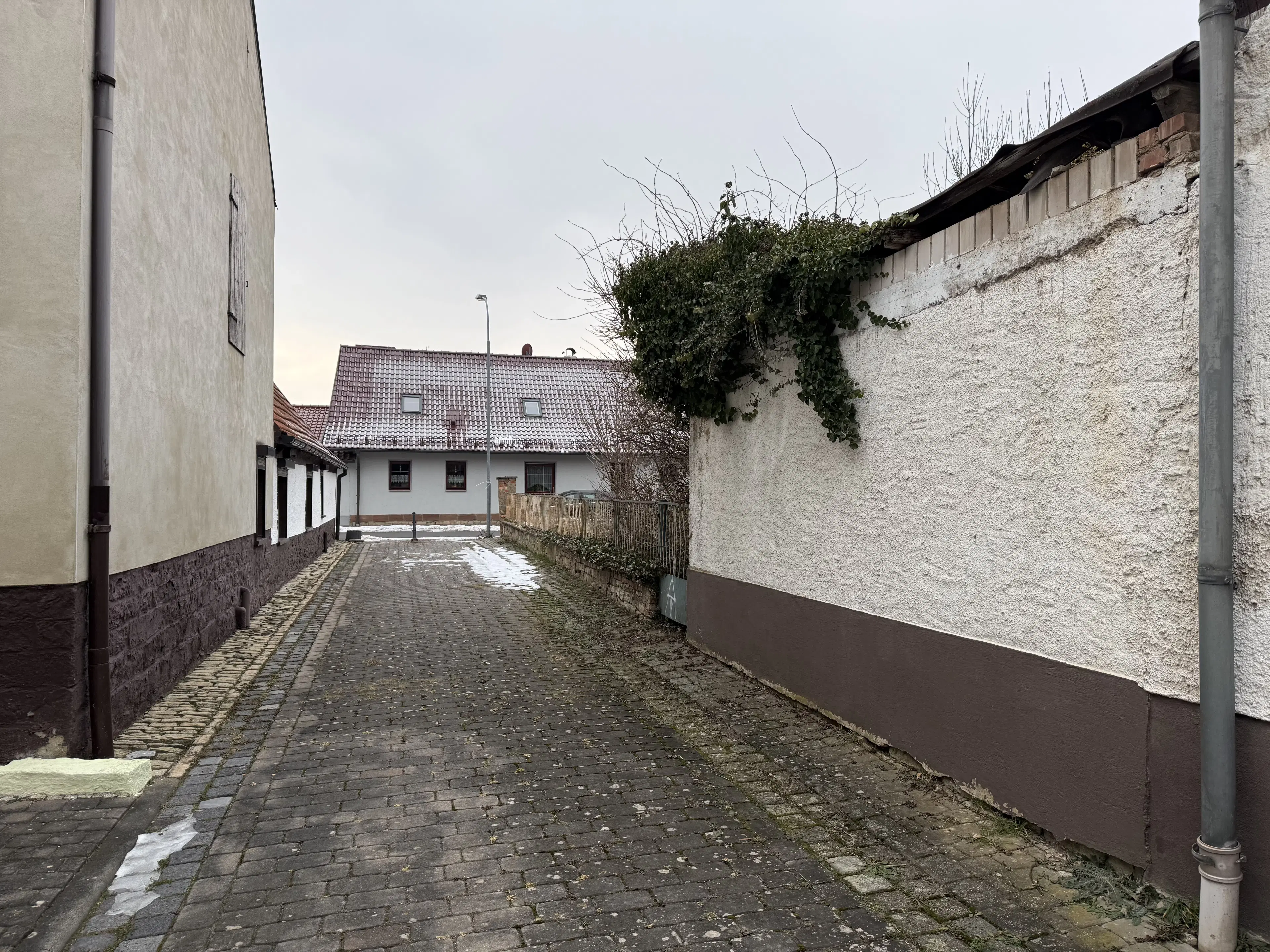 Ruim woon- en werkhuis op perceel van 690 m² in Ritteburg, Halle, Leipzig - Duitsland