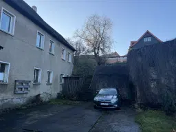 Appartementengebouw (3 van de 5 verhuurd, huursom € 9.900,=) in centrum Gerbstedt, Halle - Duitsland