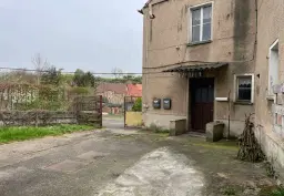 Appartementengebouw (3 van de 5 verhuurd, huursom € 9.900,=) in centrum Gerbstedt, Halle - Duitsland