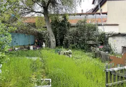 Appartementengebouw (3 van de 5 verhuurd, huursom € 9.900,=) in centrum Gerbstedt, Halle - Duitsland