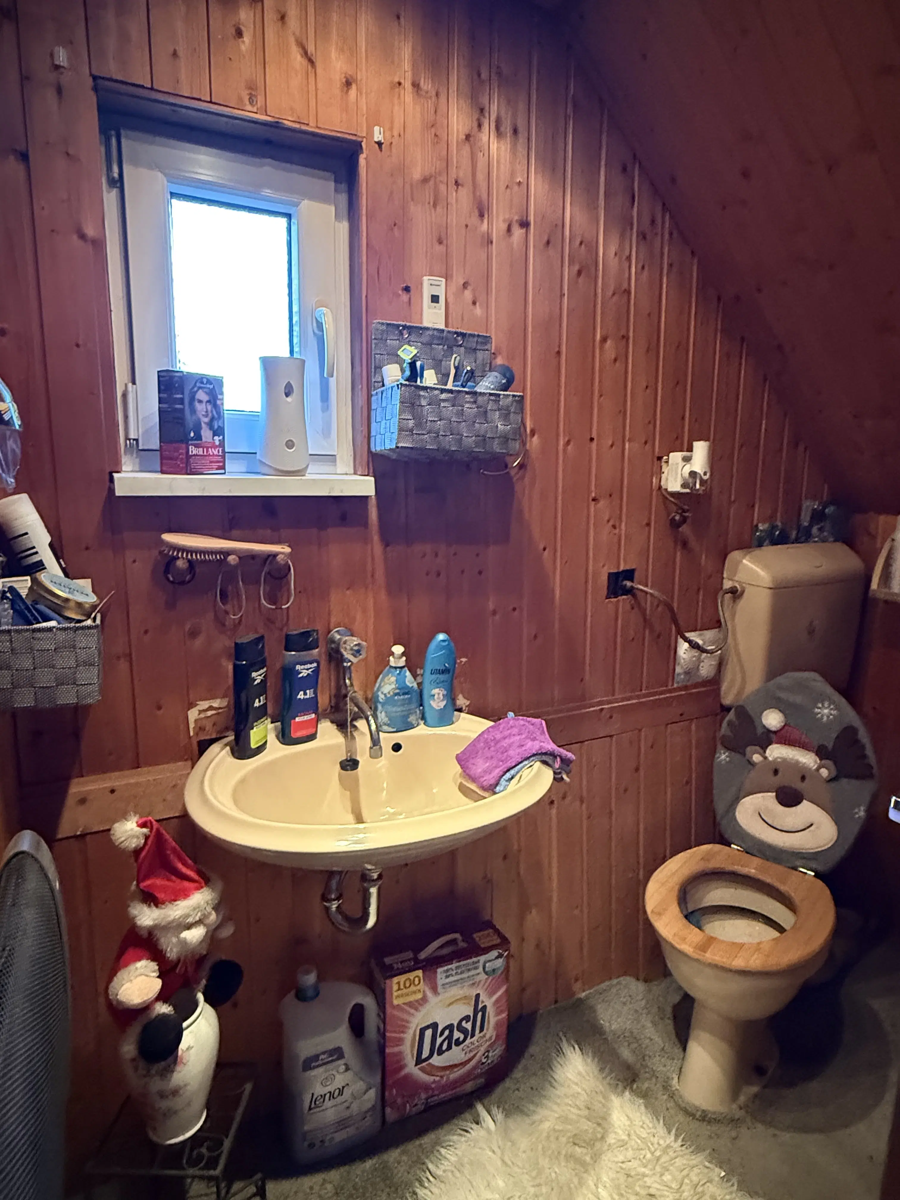 Appartementengebouw (3 van de 5 verhuurd, huursom € 9.900,=) in centrum Gerbstedt, Halle - Duitsland