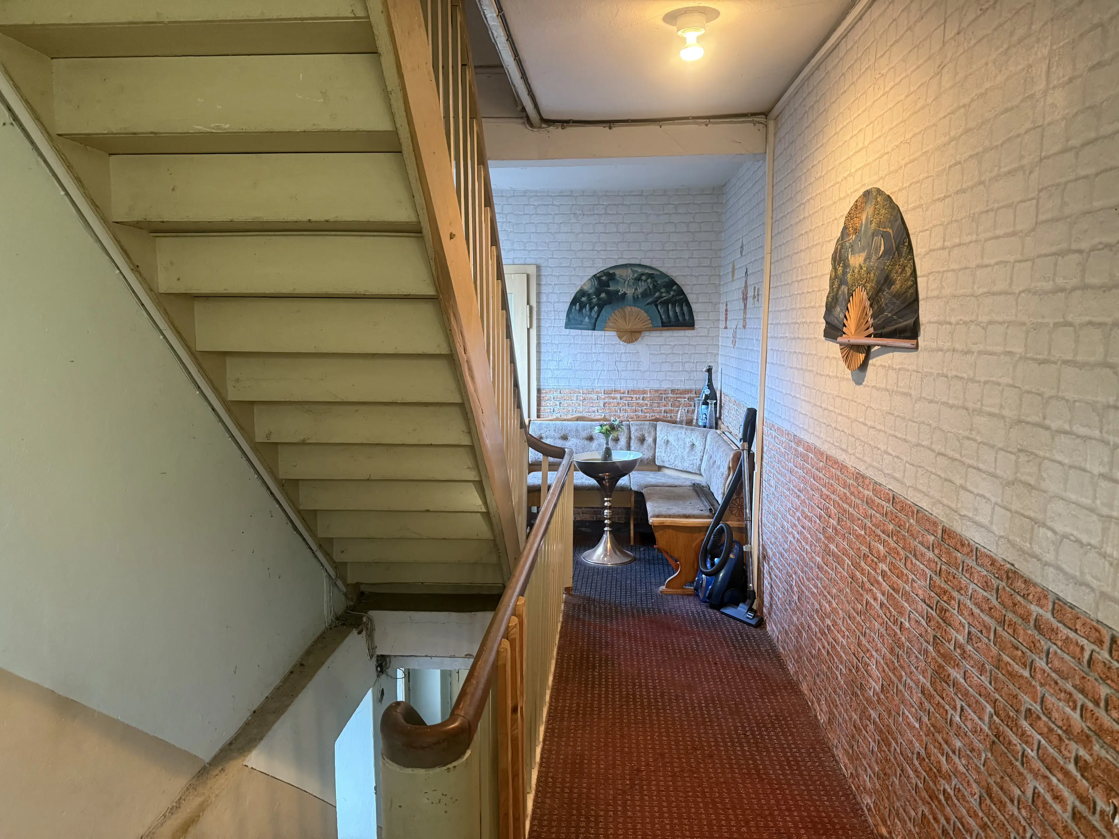 Appartementengebouw (3 van de 5 verhuurd, huursom € 9.900,=) in centrum Gerbstedt, Halle - Duitsland