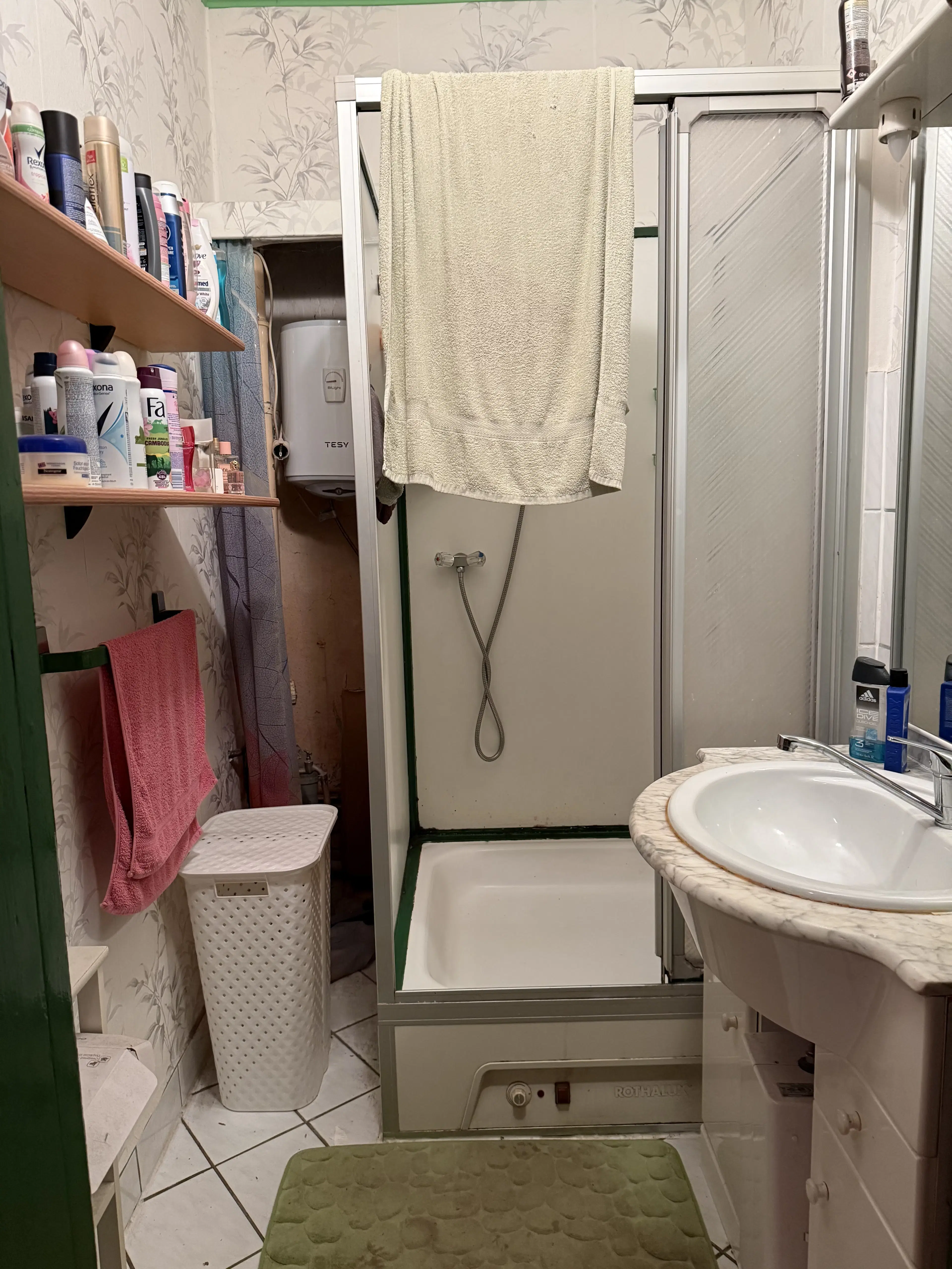 Appartementengebouw (3 van de 5 verhuurd, huursom € 9.900,=) in centrum Gerbstedt, Halle - Duitsland