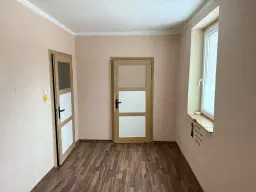 Appartementengebouw (3 van de 5 verhuurd, huursom € 9.900,=) in centrum Gerbstedt, Halle - Duitsland