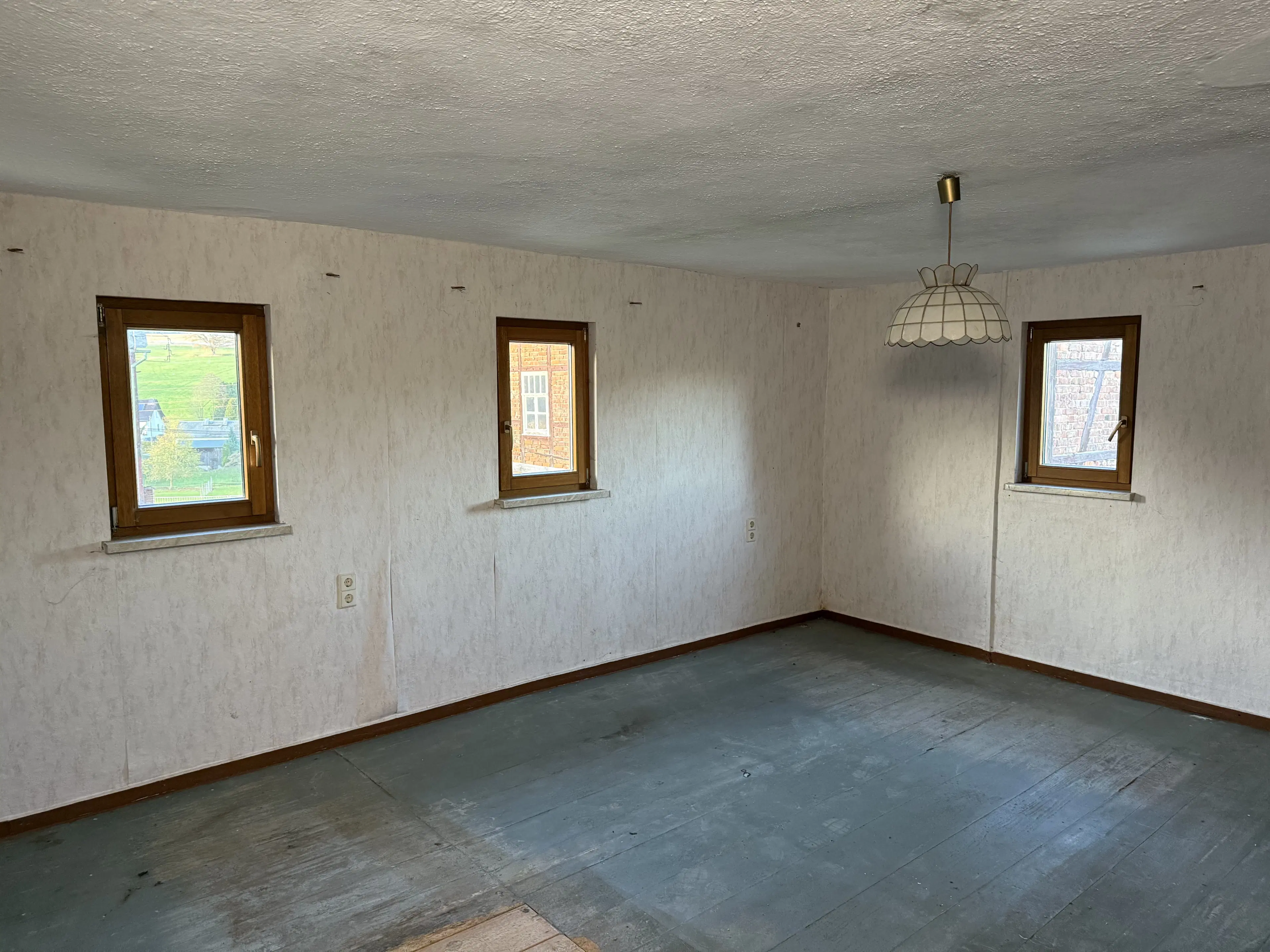 Idyllisch 4-zijdig landgoed op perceel van 3.451 m² in Heinsdorfergrund - Duitsland