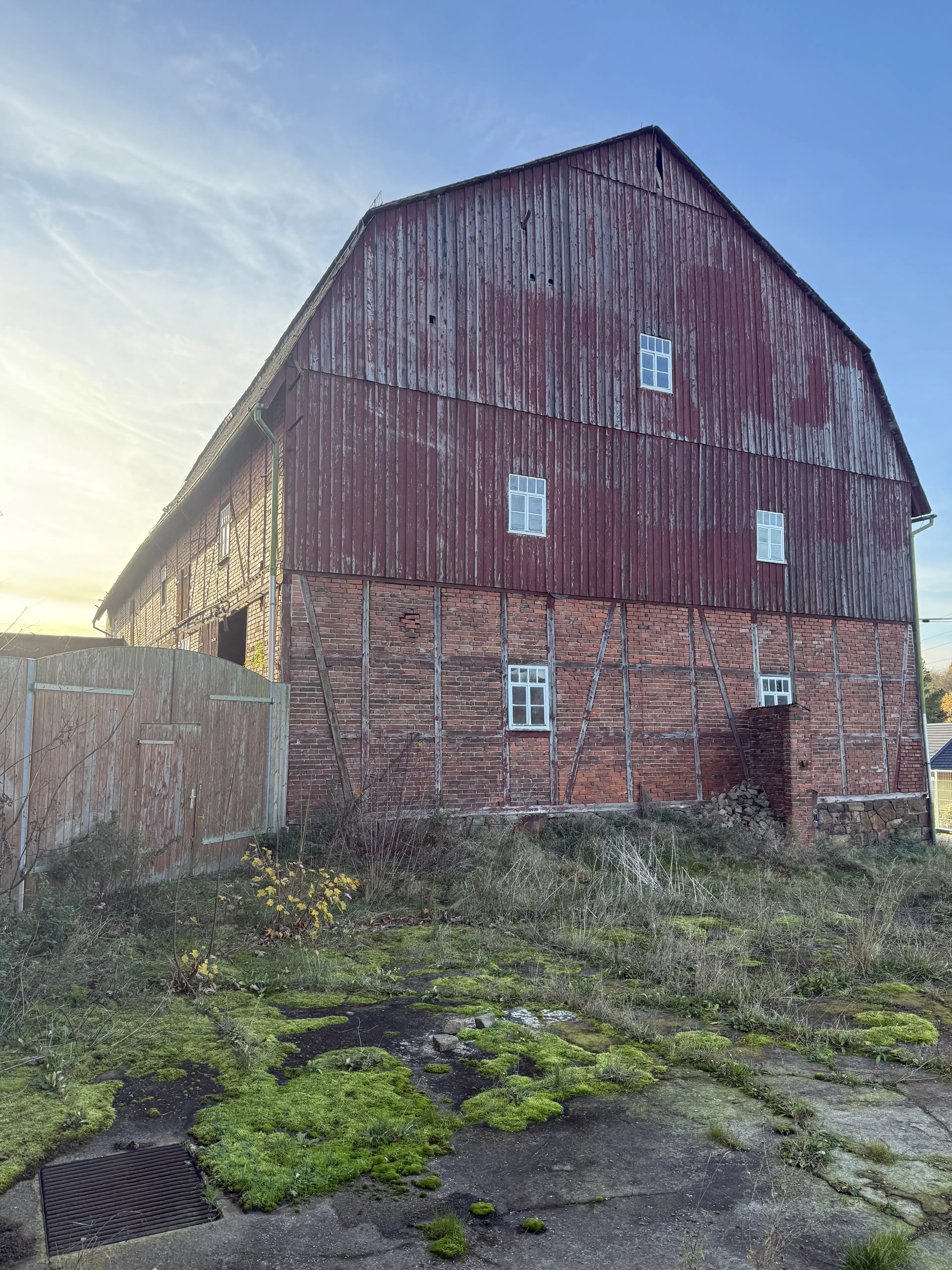 Idyllisch 4-zijdig landgoed op perceel van 3.451 m² in Heinsdorfergrund - Duitsland
