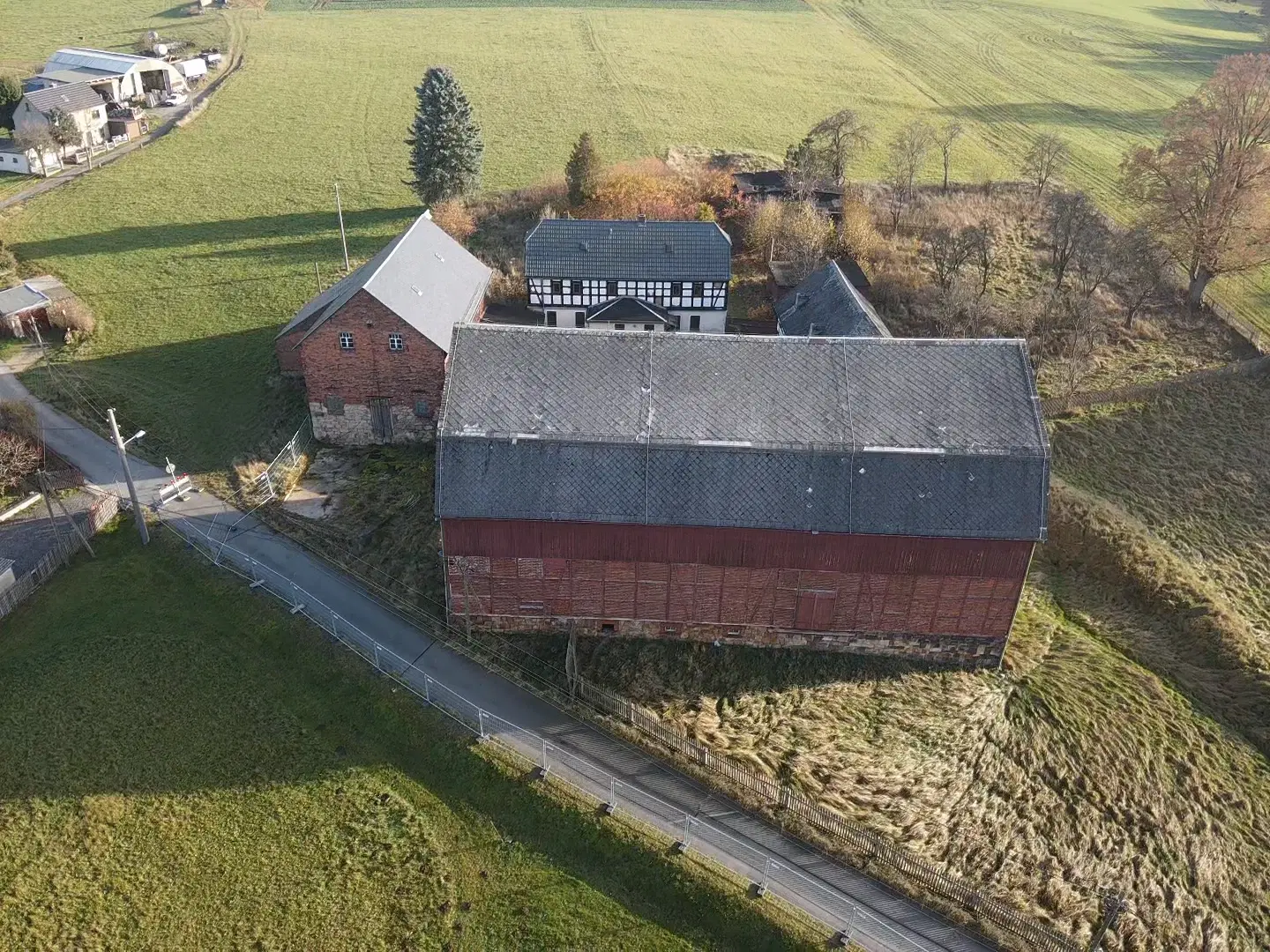 Idyllisch 4-zijdig landgoed op perceel van 3.451 m² in Heinsdorfergrund - Duitsland