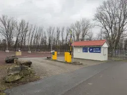 Karakteristieke toren en bebouwing op perceel van 1.377 m² nabij Klobikau, Halle - Duitsland