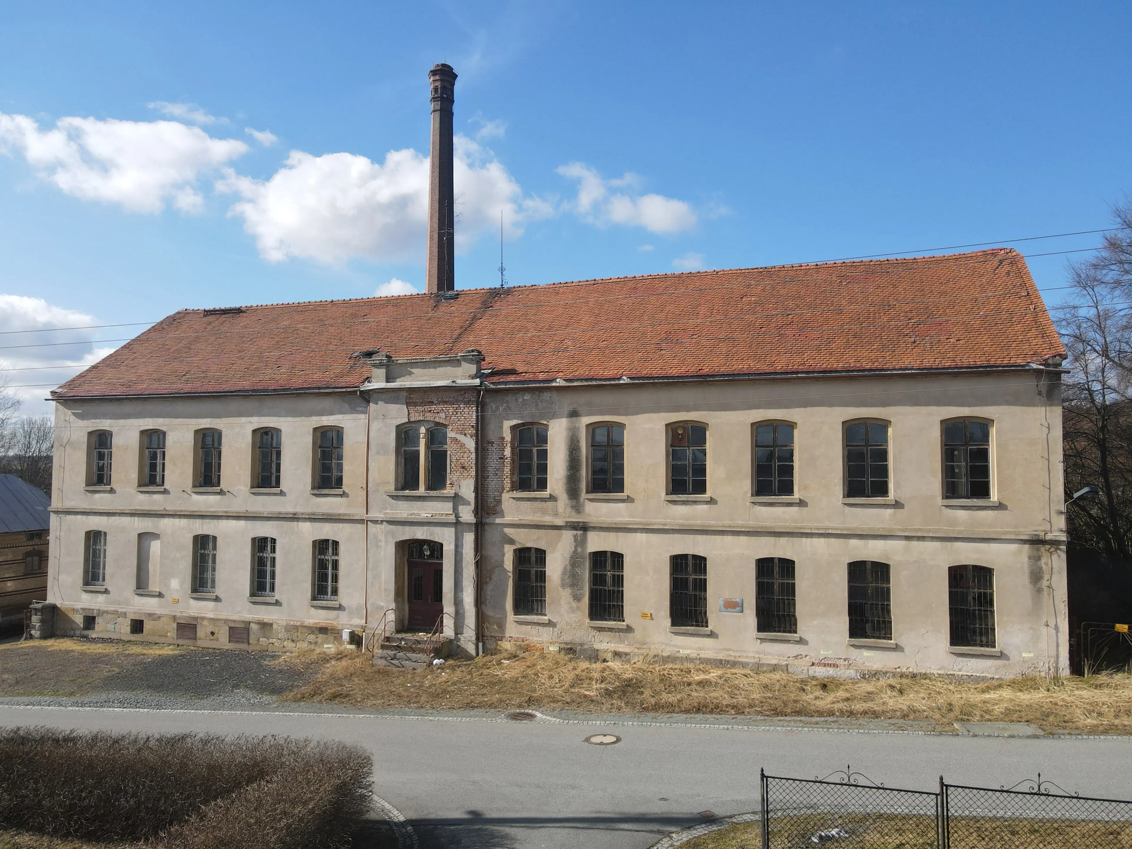 Uniek! Voormalige textielfabriek op perceel van 5.493 m² in Walddorf - Duitsland