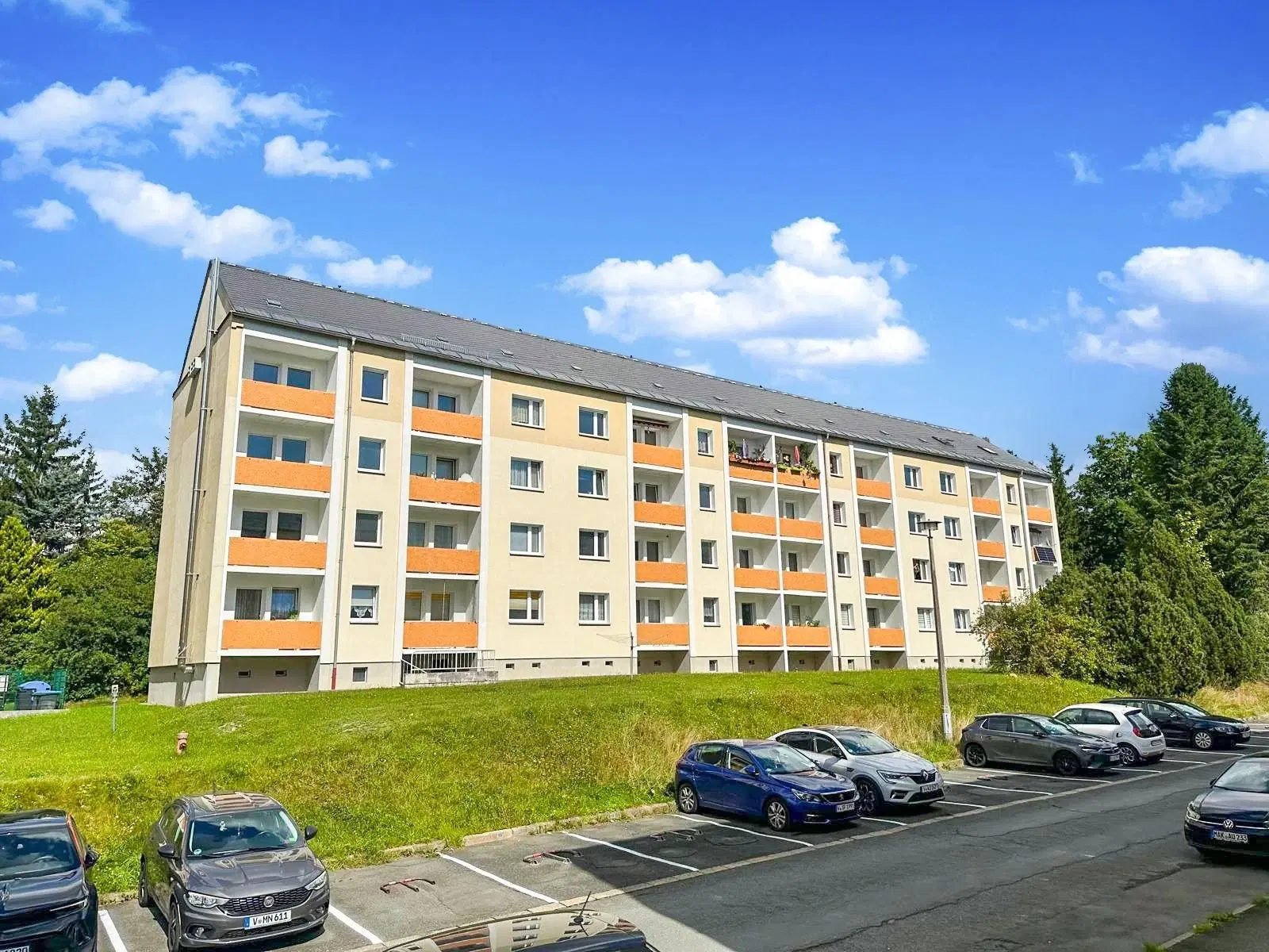 27 appartementen, bouwjaar 1988, 15 verhuurd (huursom € 73.100,=), in Markneukirchen - Duitsland