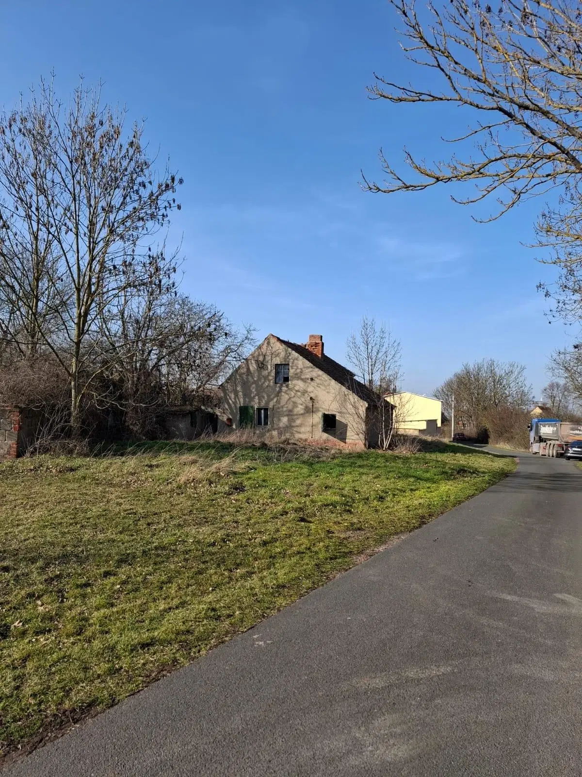 Vrijstaande eengezinswoning met bijgebouw in Könnern, OT Golbitz - Duitsland