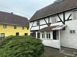 Vrijstaande vakwerkwoning op 290 m² eigendomsperceel in Langenleuba-Niederhain - Duitsland