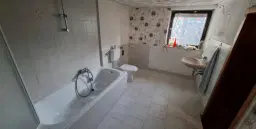 Vrijstaande vakwerkwoning op 290 m² eigendomsperceel in Langenleuba-Niederhain - Duitsland