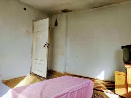 Tweelaags huis met een perceel van 1.100 m² en landbouwgrond van 6.494 m² in Rakovitsa - Bulgarije