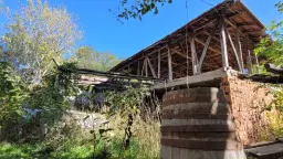 Tweelaags huis met een perceel van 1.100 m² en landbouwgrond van 6.494 m² in Rakovitsa - Bulgarije