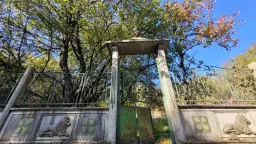 Tweelaags huis met een perceel van 1.100 m² en landbouwgrond van 6.494 m² in Rakovitsa - Bulgarije