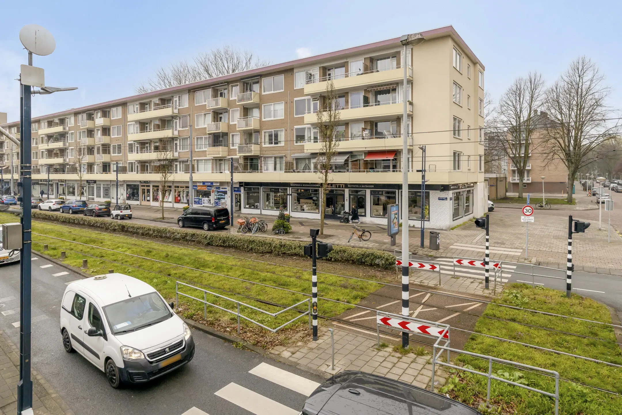 Amsterdam, Tussen Meer 236