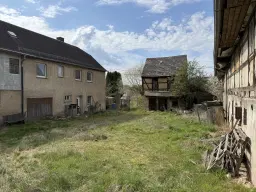 Idyllisch 3-zijdig landgoed op perceel van 4.180 m² in Zettlitz - Duitsland