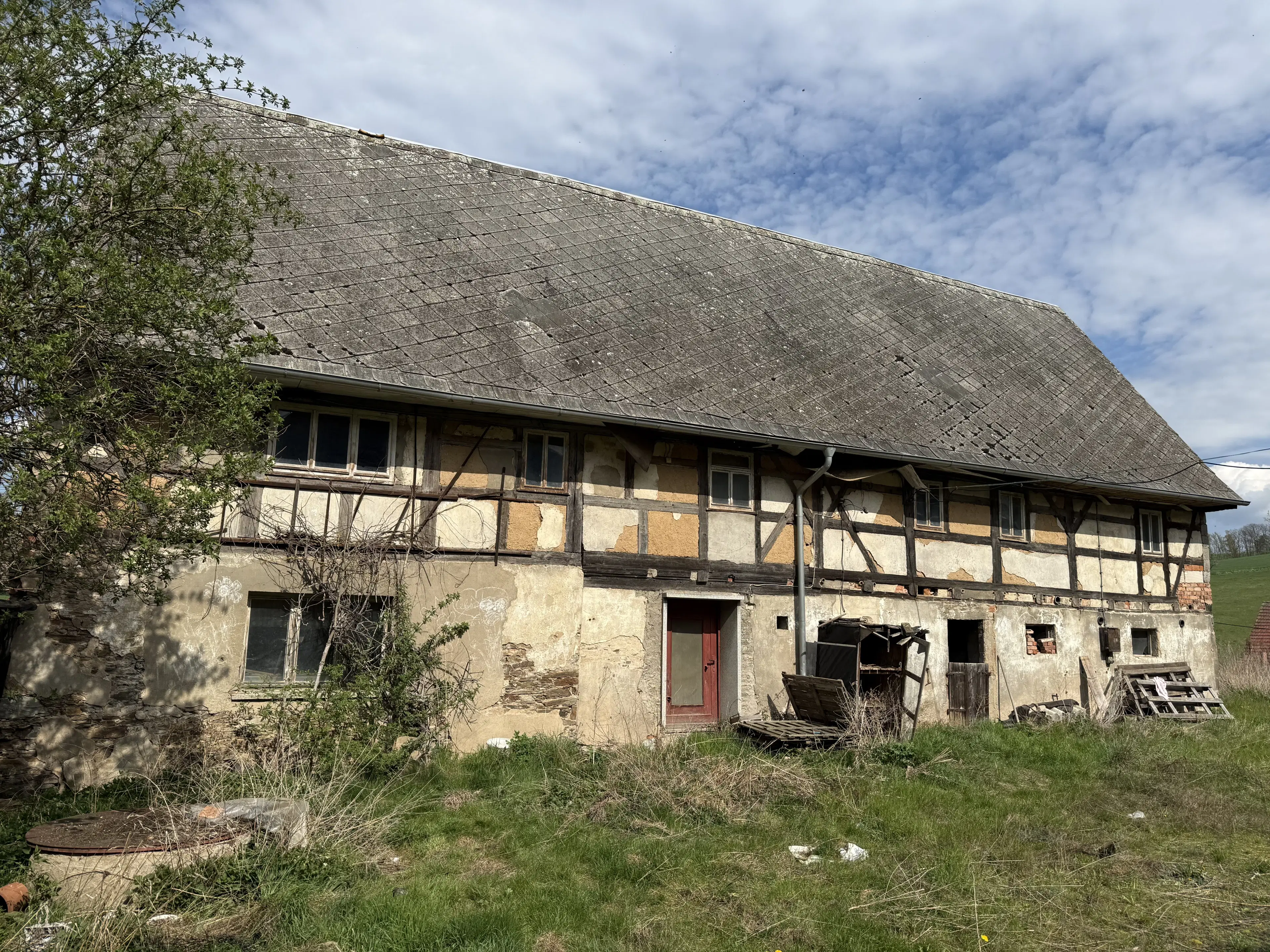 Idyllisch 3-zijdig landgoed op perceel van 4.180 m² in Zettlitz - Duitsland