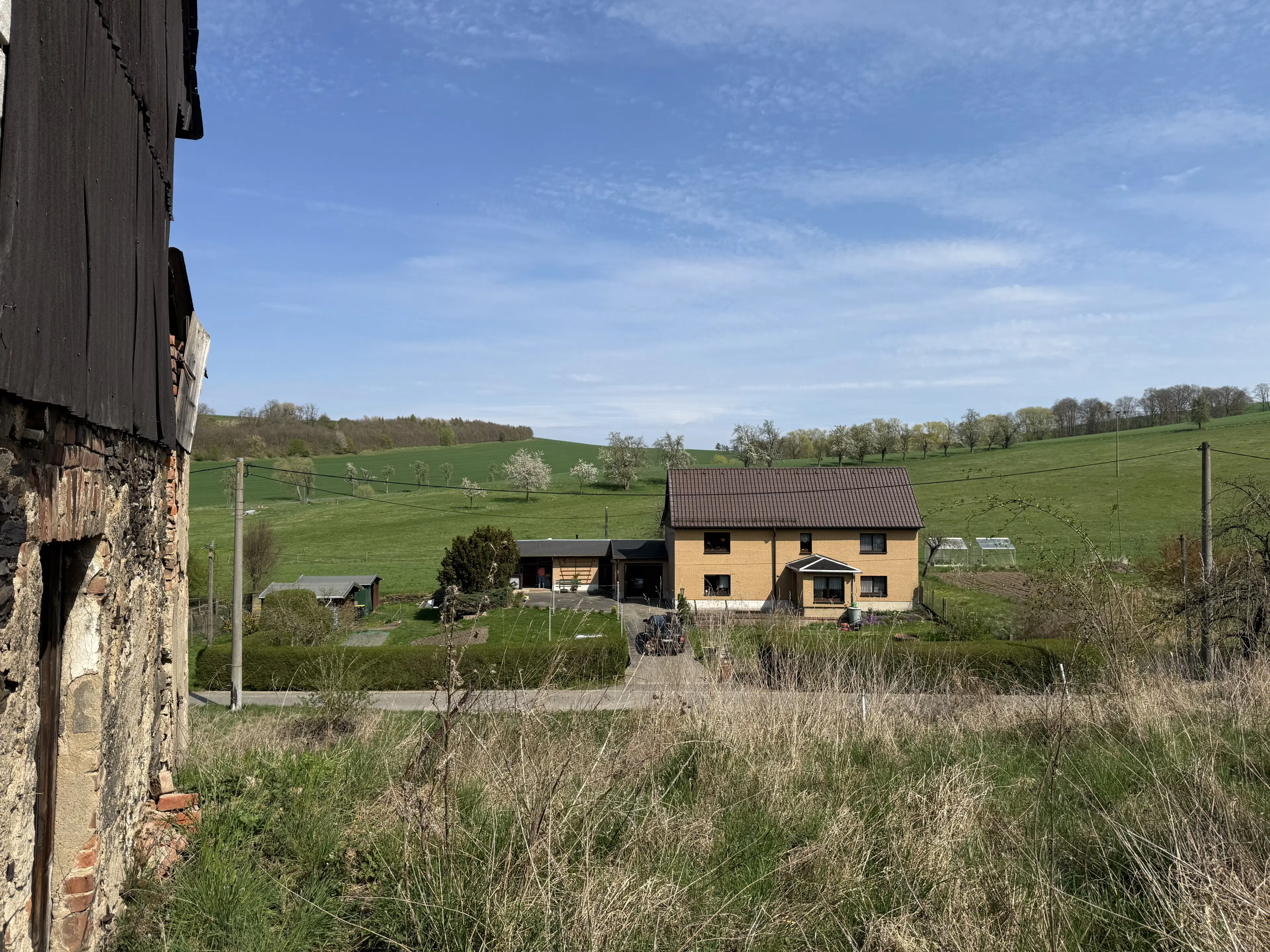 Idyllisch 3-zijdig landgoed op perceel van 4.180 m² in Zettlitz - Duitsland