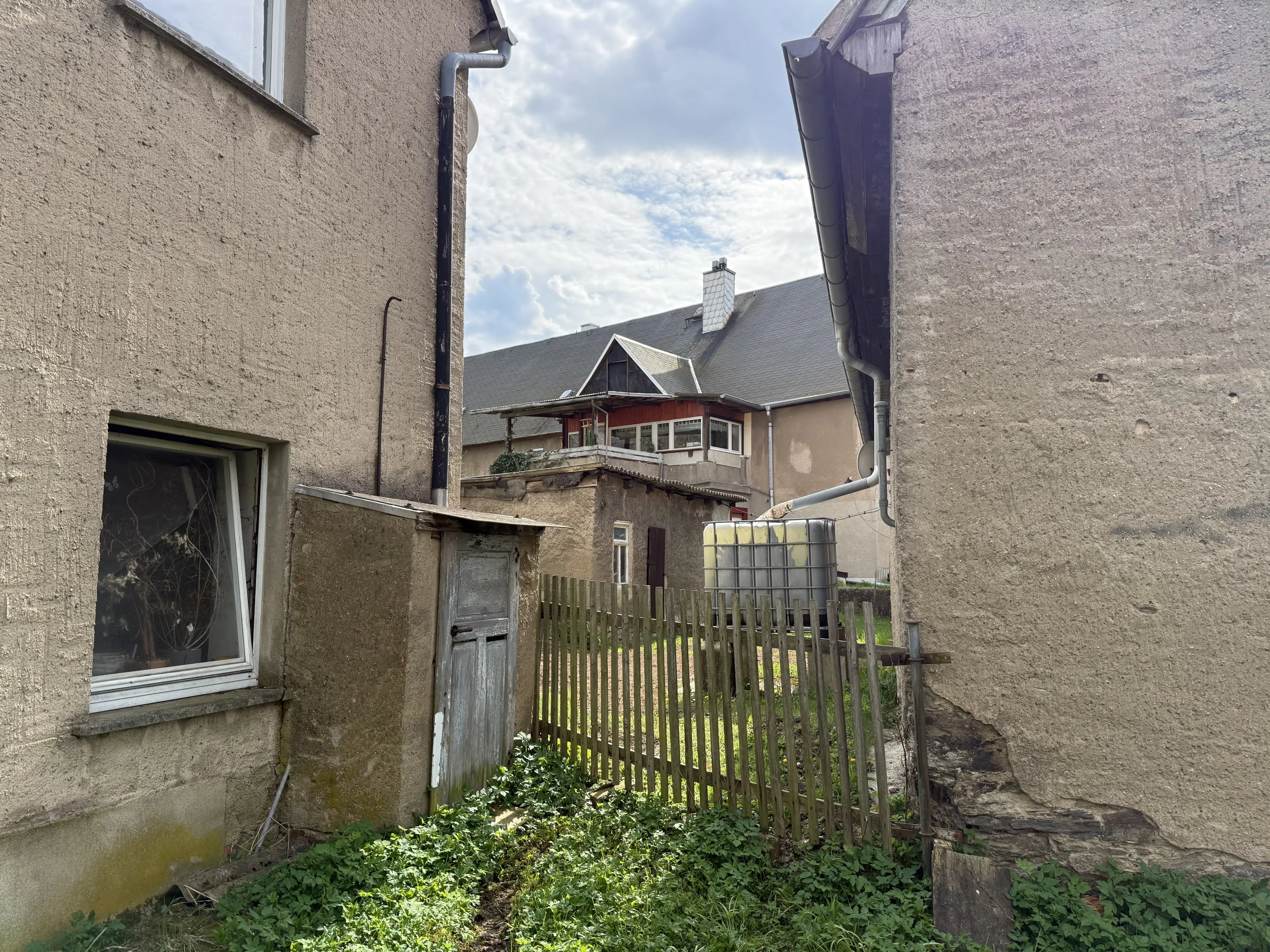 Idyllisch 3-zijdig landgoed op perceel van 4.180 m² in Zettlitz - Duitsland