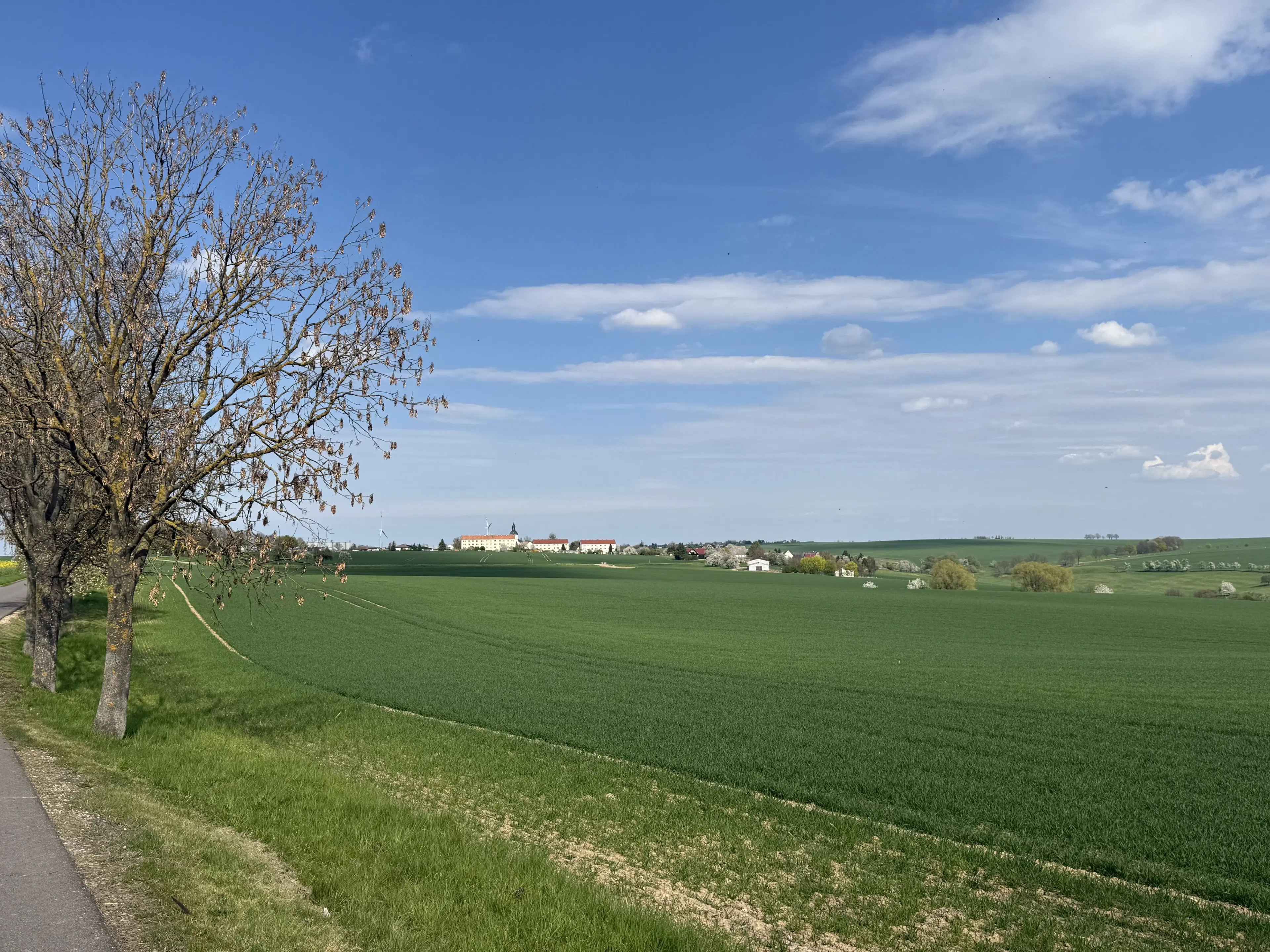 Idyllisch 3-zijdig landgoed op perceel van 4.180 m² in Zettlitz - Duitsland