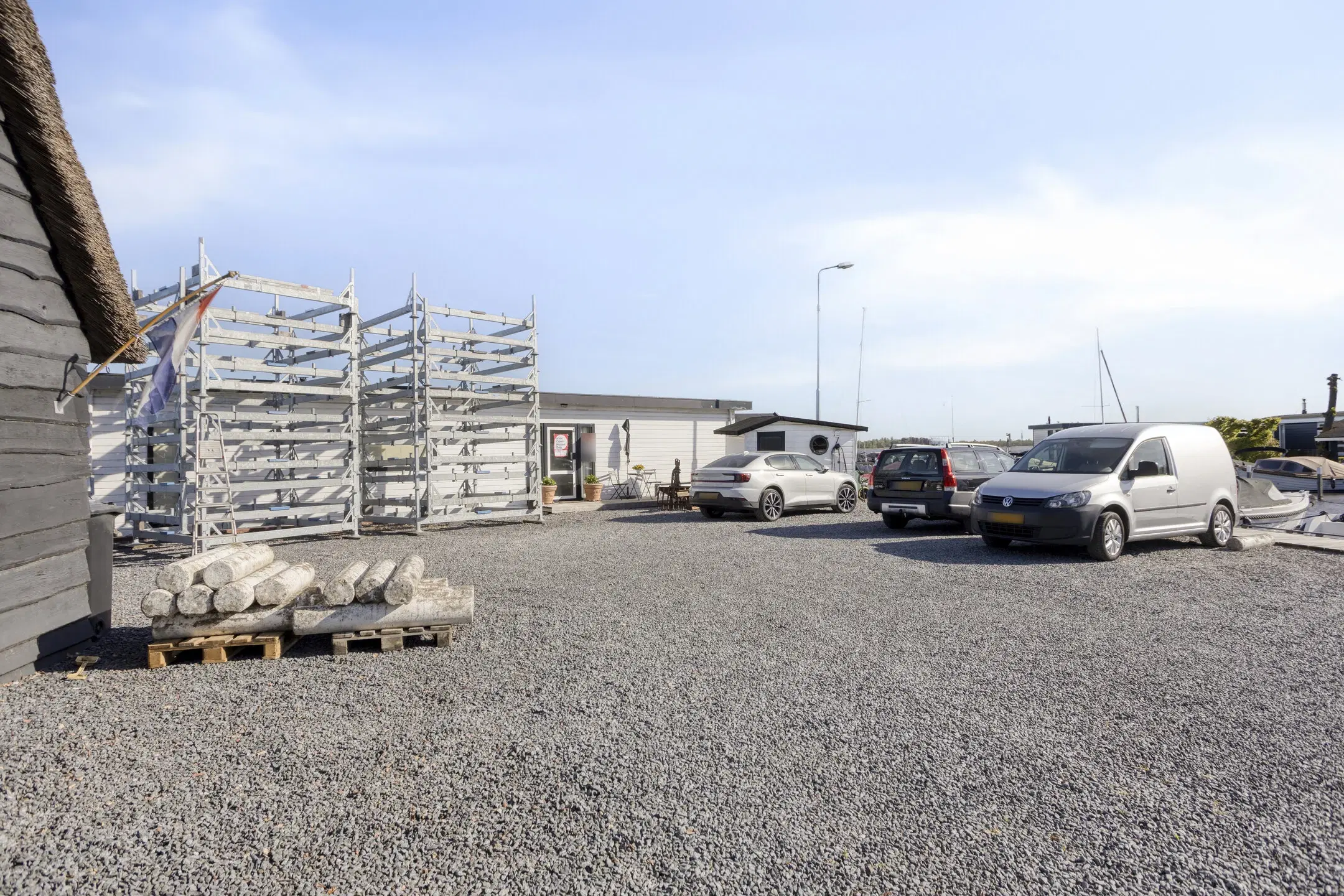 Woonboot genaamd De Witte Spin te Loosdrecht