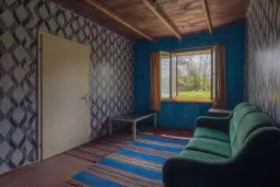 Perceel van 2.090 m² + Gezinswoning + Bijgebouwen - Karaisen, Veliko Tarnovo - Bulgarije