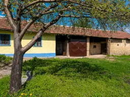 Perceel van 2.090 m² + Gezinswoning + Bijgebouwen - Karaisen, Veliko Tarnovo - Bulgarije