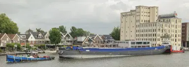 Ofi Barge 3, stalen duwbak te Zaandam