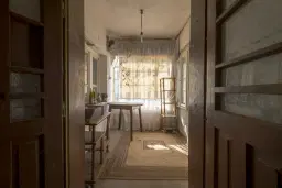 Perceel van 1.364 m² met gezinswoning en bijgebouwen in Damyanovo, Gabrovo - Bulgarije