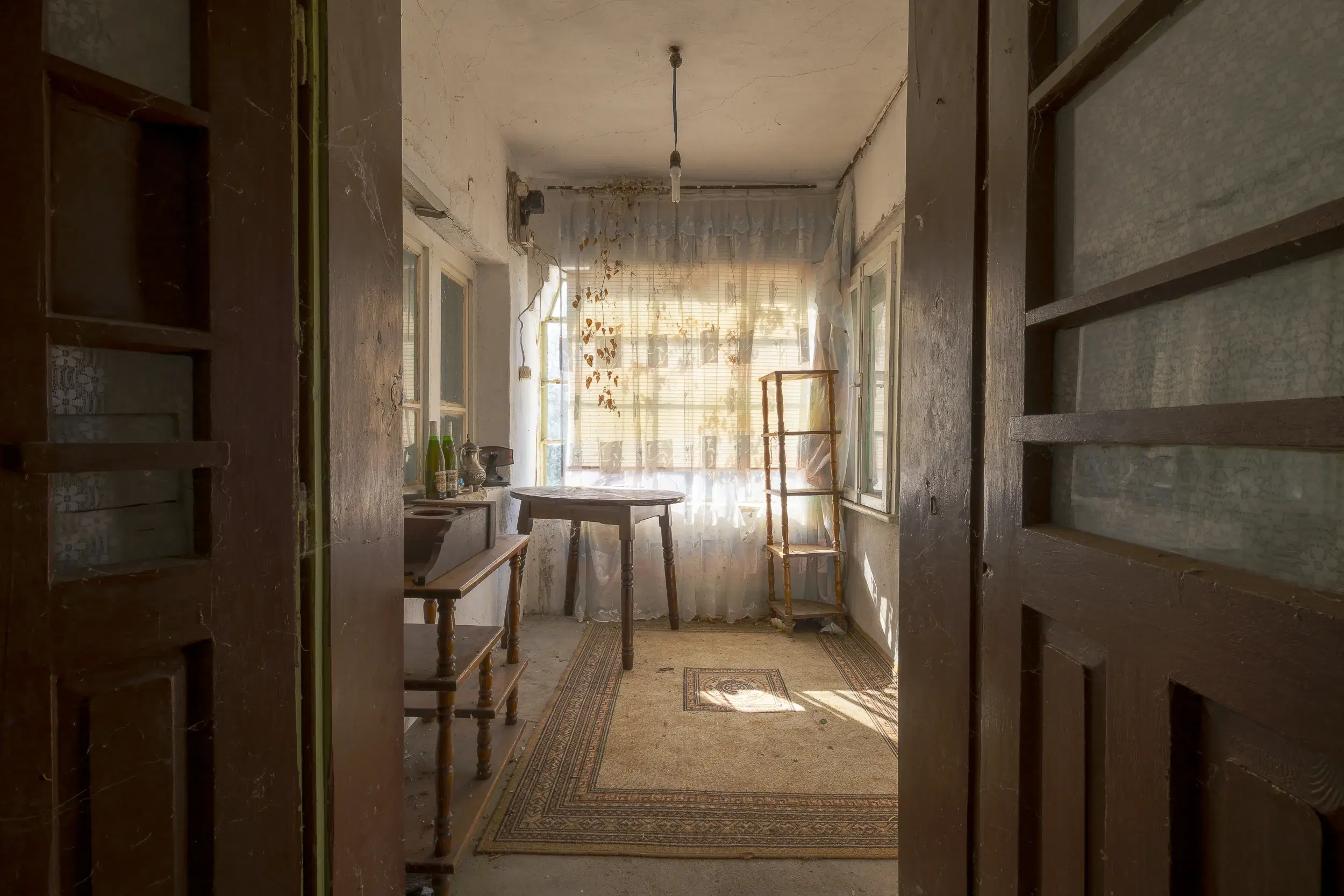 Perceel van 1.364 m² met gezinswoning en bijgebouwen in Damyanovo, Gabrovo - Bulgarije