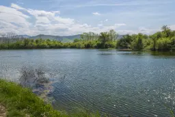 Perceel van 1.364 m² met gezinswoning en bijgebouwen in Damyanovo, Gabrovo - Bulgarije