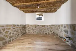 Perceel van 7.857 m² met 2-verdiepingen gezinswoning en bijgebouwen, met uitzicht nabij Veliko Tarnovo - Bulgarije