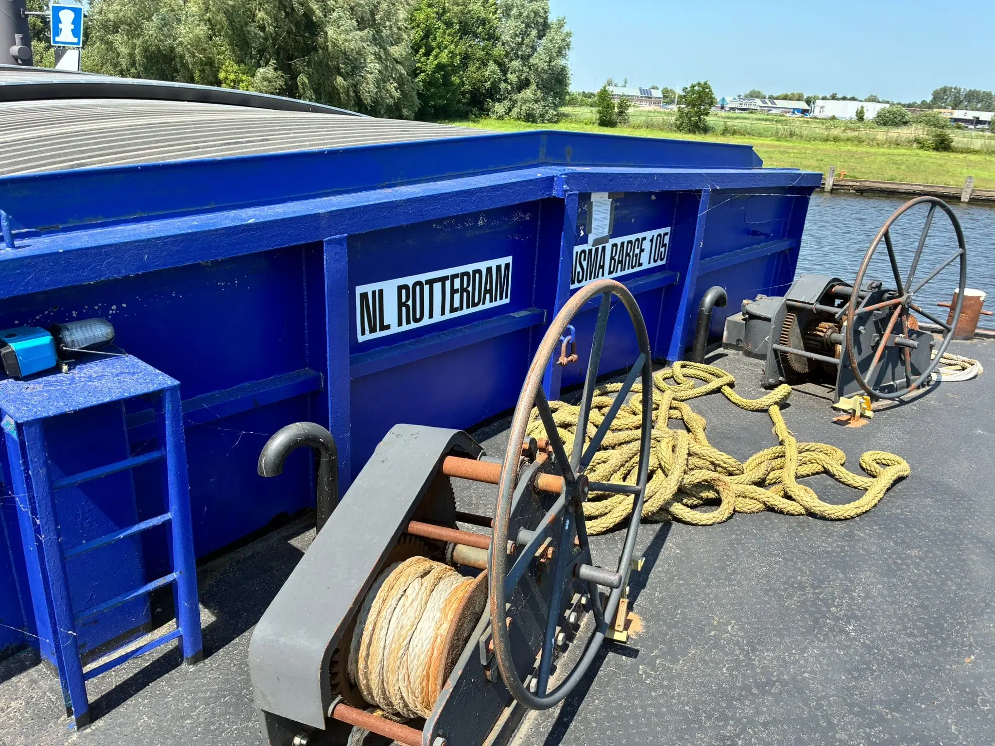 Jansma Barge 105, stalen duwbak te Zaandam