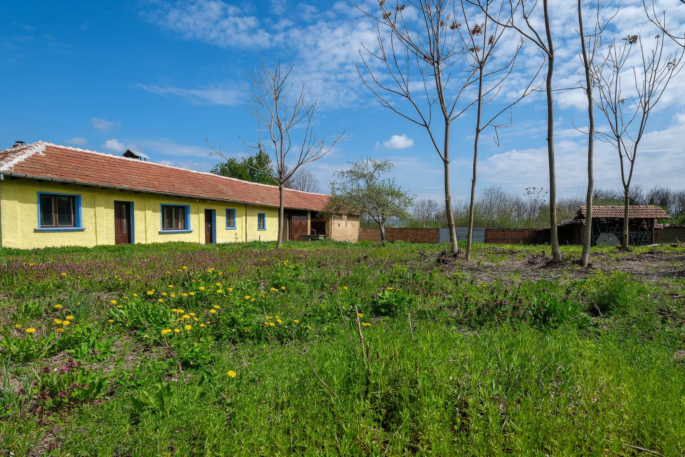 Gezinswoning op 2.090 m² perceel en bijgebouwen in Karaisen, Veliko Tarnovo - Bulgarije