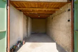 Gezinswoning op 2.090 m² perceel en bijgebouwen in Karaisen, Veliko Tarnovo - Bulgarije
