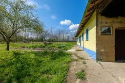 Gezinswoning op 2.090 m² perceel en bijgebouwen in Karaisen, Veliko Tarnovo - Bulgarije