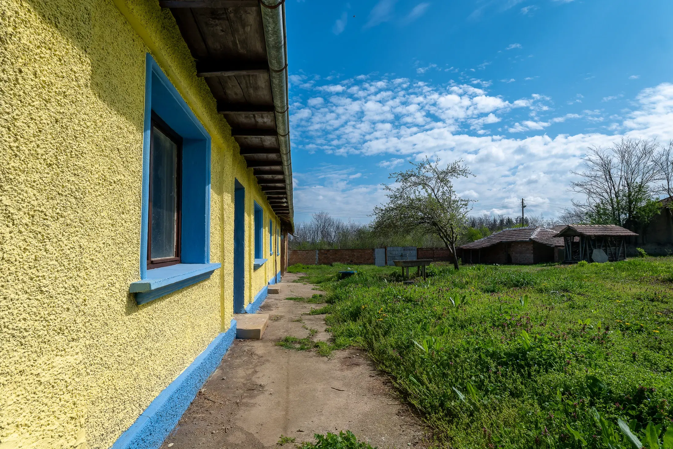 Gezinswoning op 2.090 m² perceel en bijgebouwen in Karaisen, Veliko Tarnovo - Bulgarije